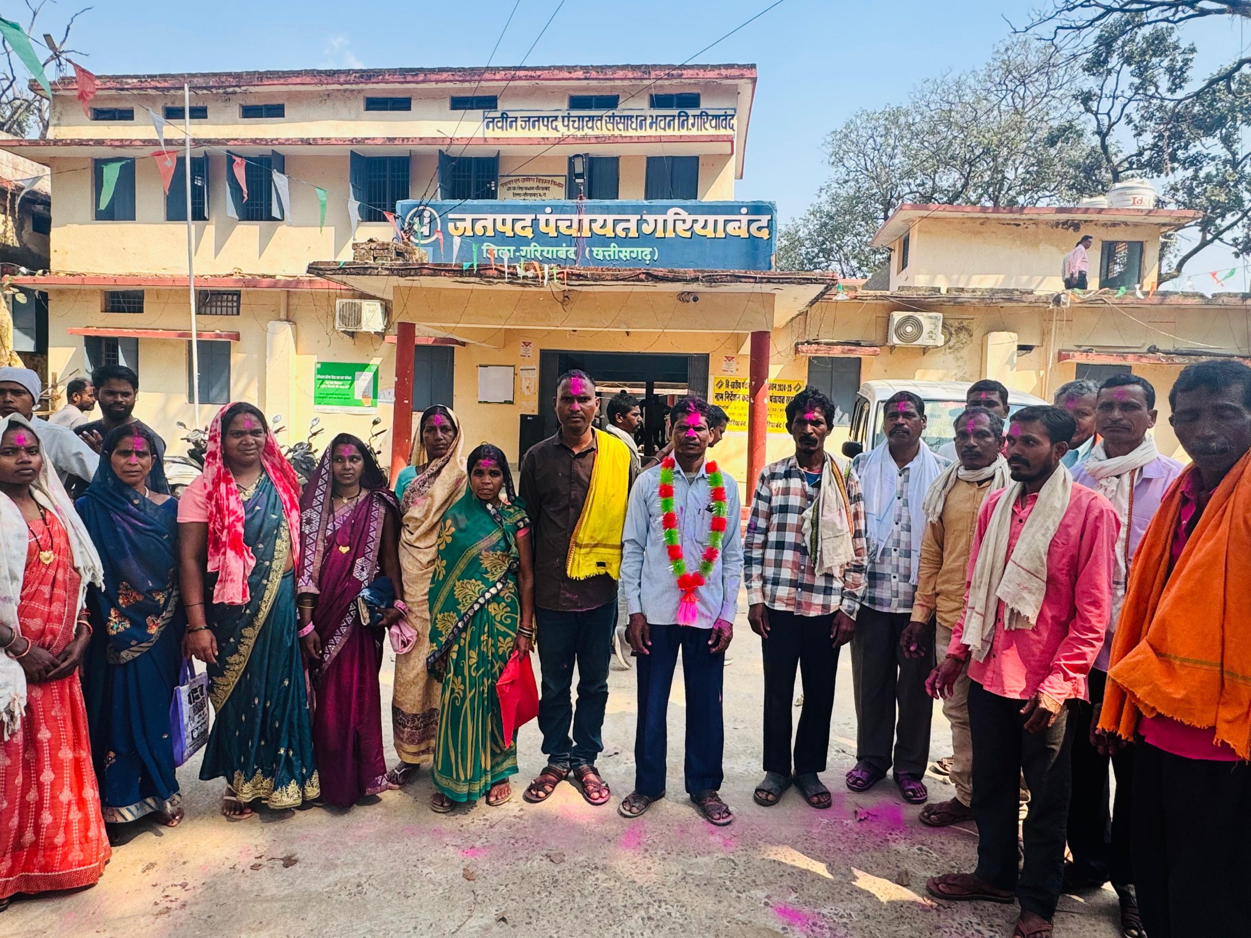 Example of democracy in Chhattisgarh: Sarpanch and 10 Panch elected unopposed in this Gariaband village.