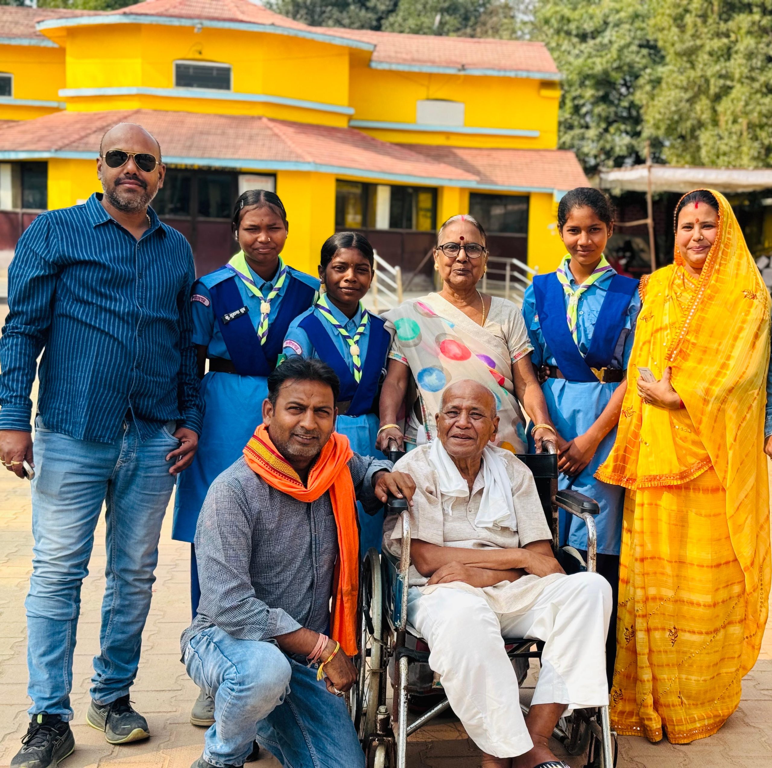 Urban Body Elections 2025 – The Grand Festival of Voting: Collector Casts Vote, Elderly Couple Sets an Example, bihaannewz