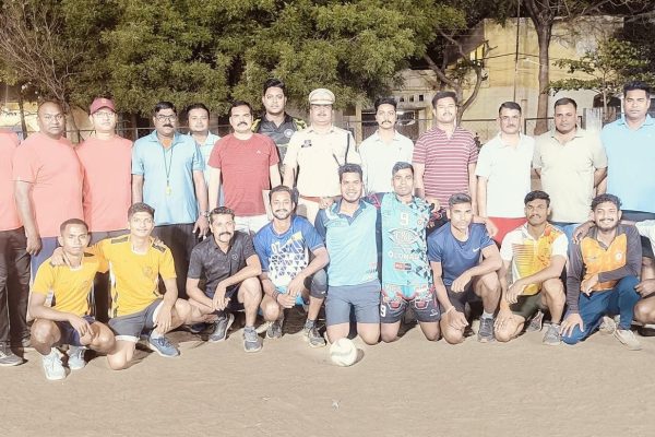 हैंडबॉल के मैदान में गरियाबंद पुलिस की बादशाहत, फाइनल में रायपुर को 12-10 से पटखनी Gariaband Police Win in Handball