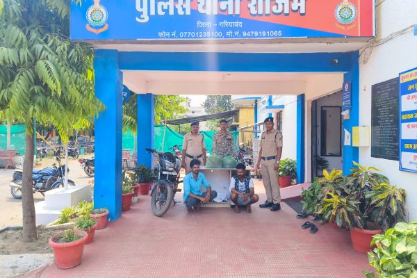 राजिम पुलिस की बड़ी कार्रवाई — 5.800 किलो गांजा के साथ दो तस्कर गिरफ्तार, बाइक समेत 1.30 लाख की संपत्ति जब्त