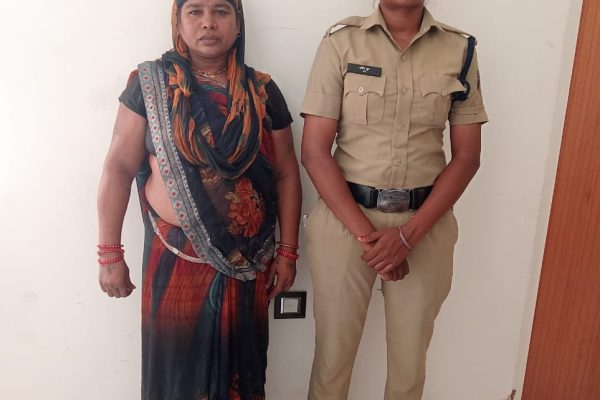 चमत्कारी उपचार” बना मौत की वजह – जबरन धर्म परिवर्तन के आरोप में महिला तांत्रिक गिरफ्तार