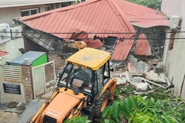 तोमर बंधुओं के बंगले पर बुलडोजर पर हाईकोर्ट की रोक, स्टे ऑर्डर जारी