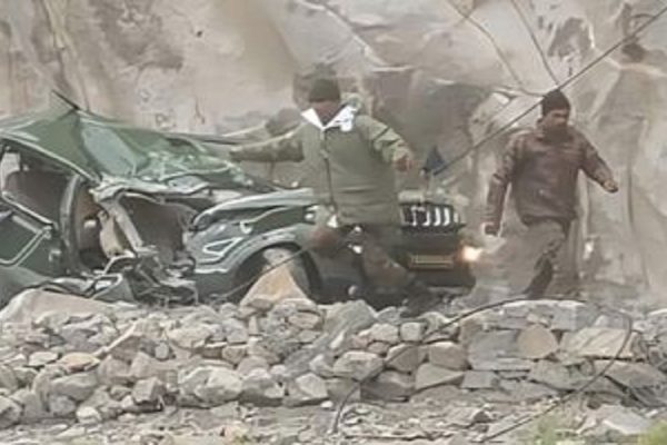 लद्दाख में बड़ा हादसा… सेना की गाड़ी पर गिरी चट्टान, एक अधिकारी समेत 3 जवान शहीद, 3 घायल
