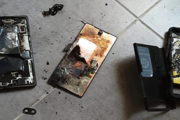 बारिश के मौसम में खतरा! चार्जिंग के दौरान Google Pixel 6a में लगी आग, यूजर्स को चेतावनी