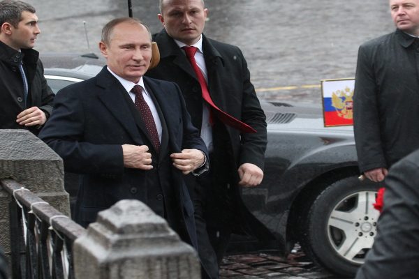 Putin Security Force: पुतिन के साथ साये की तरह रहते हैं ये खूंखार कमांडो, एक इशारे पर करते हैं काम तमाम