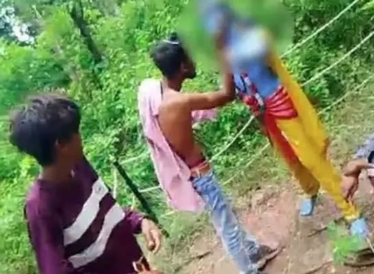 CG News : भगवान राम और हनुमान जी की मूर्ति को नशेड़ियों ने जड़ा थप्पड़, वीडियो सोशल मीडिया पर वायरल