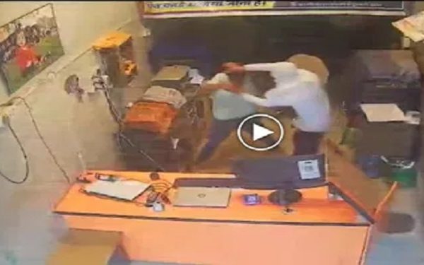 CG Crime : चॉइस सेंटर में लूट की कोशिश, स्टेनो ने नाबालिग की आंख में डाली मिर्च, वारदात CCTV फुटेज में कैद