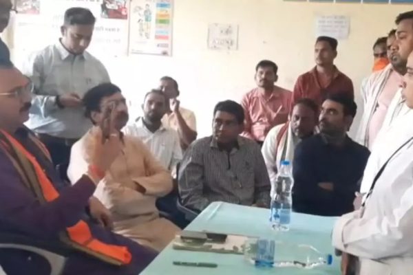 स्वास्थ्य मंत्री की सख्ती: CMHO को निलंबन की चेतावनी, जांच मशीन जल्द दुरुस्त करने के निर्देश