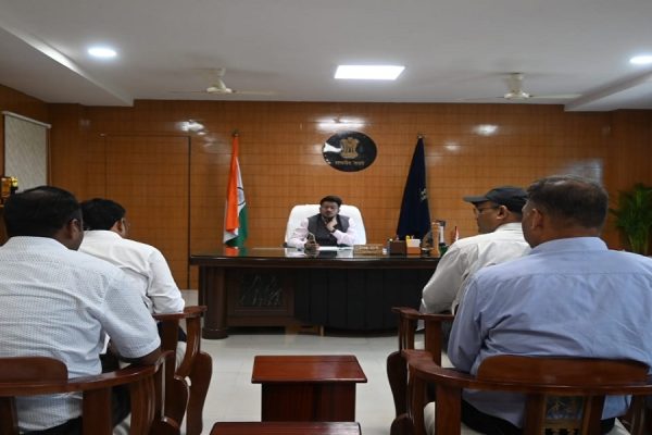 कलेक्टर ने खाद्य भंडारण और वितरण की समीक्षा, यूरिया आपूर्ति सुनिश्चित करने और कालाबाजारी रोकने के दिए निर्देश