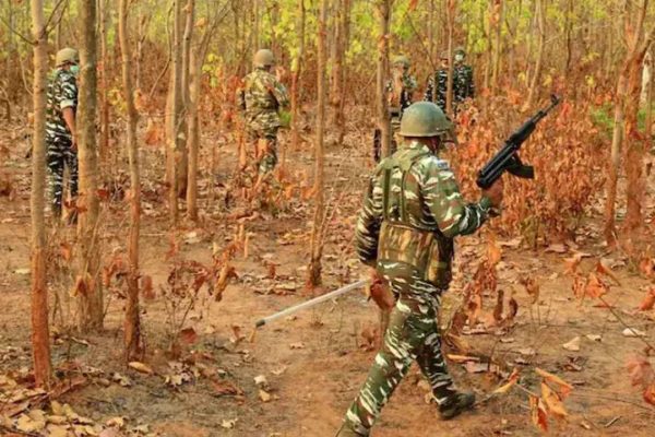 नक्सलियों